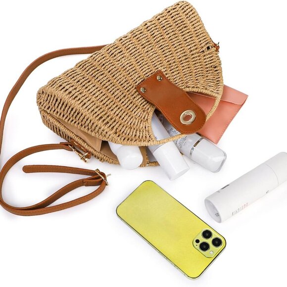 Chic Dumpling Bag - Handcrafted Straw Purse with Adjustable Strap for Summer Fun - Picture 5 of 8